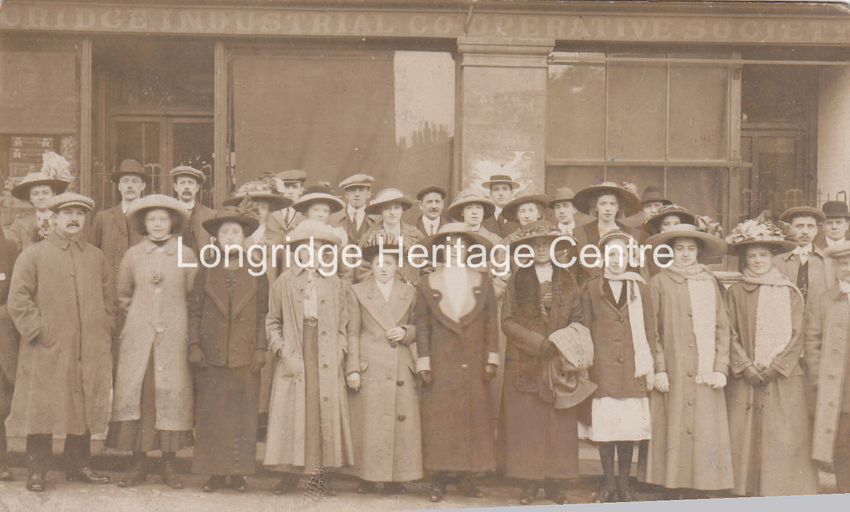 436C - Berry Lane Co-op - St Lawrence Church choir trip awaiting transport - 1912